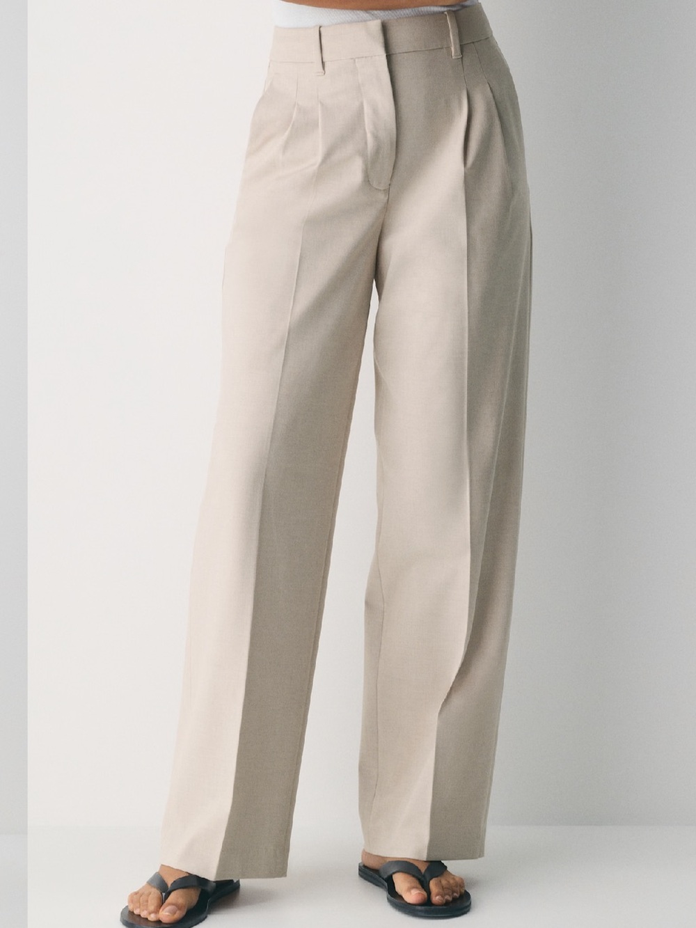 Aritzia The Effortless Pant- Eversential Light